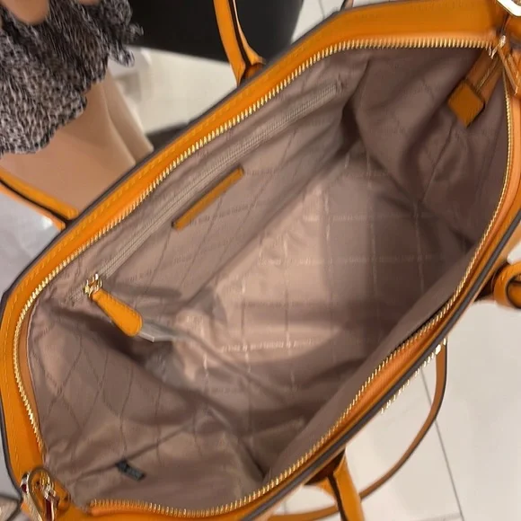 Michael Kors Avril Large Top Zip Satchel Shoulder Bag
Honeycomb - Picture 10 of 16